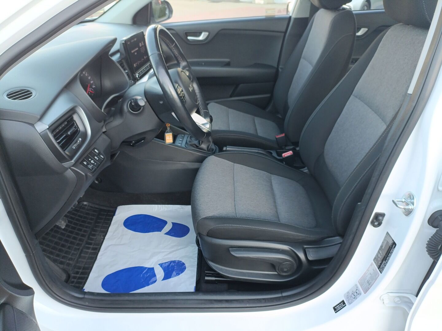 Kia Stonic - zdjęcie 9