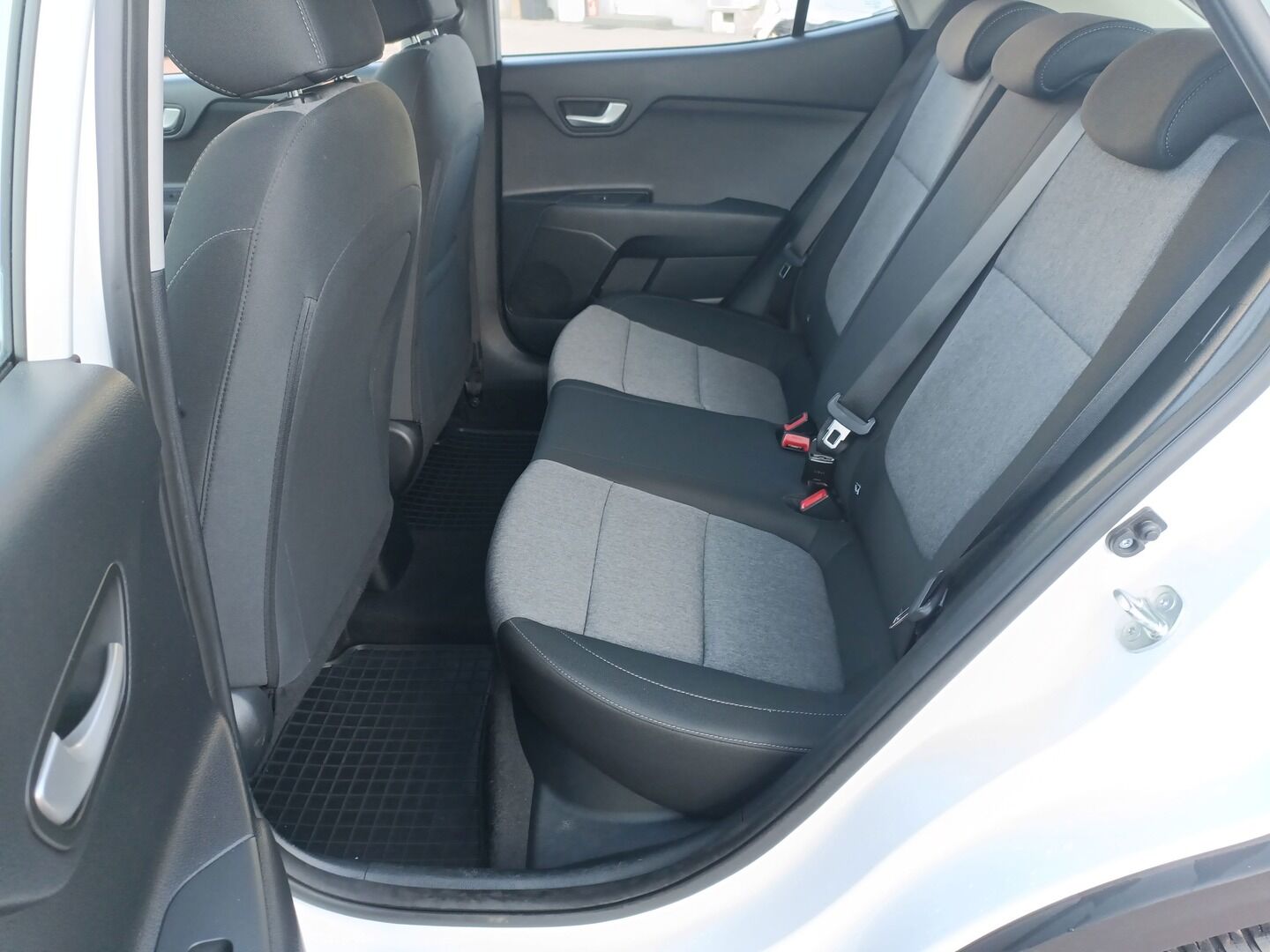 Kia Stonic - zdjęcie 10
