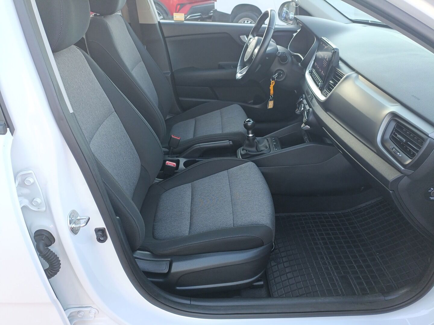Kia Stonic - zdjęcie 11