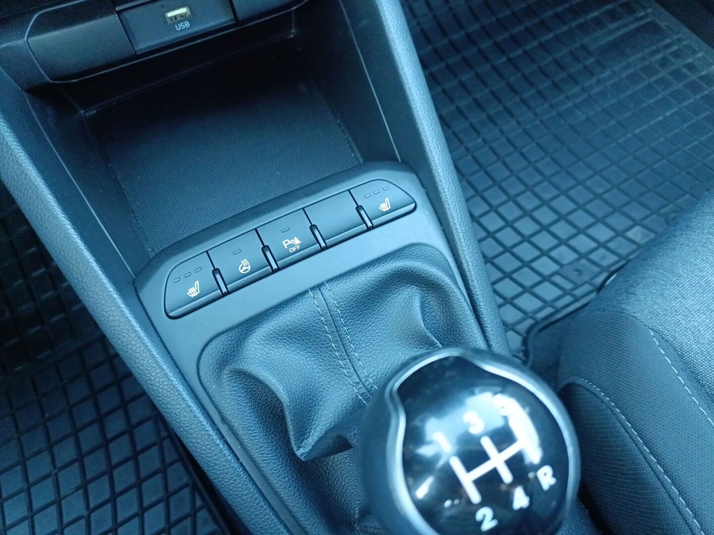 Kia Stonic - zdjęcie 18