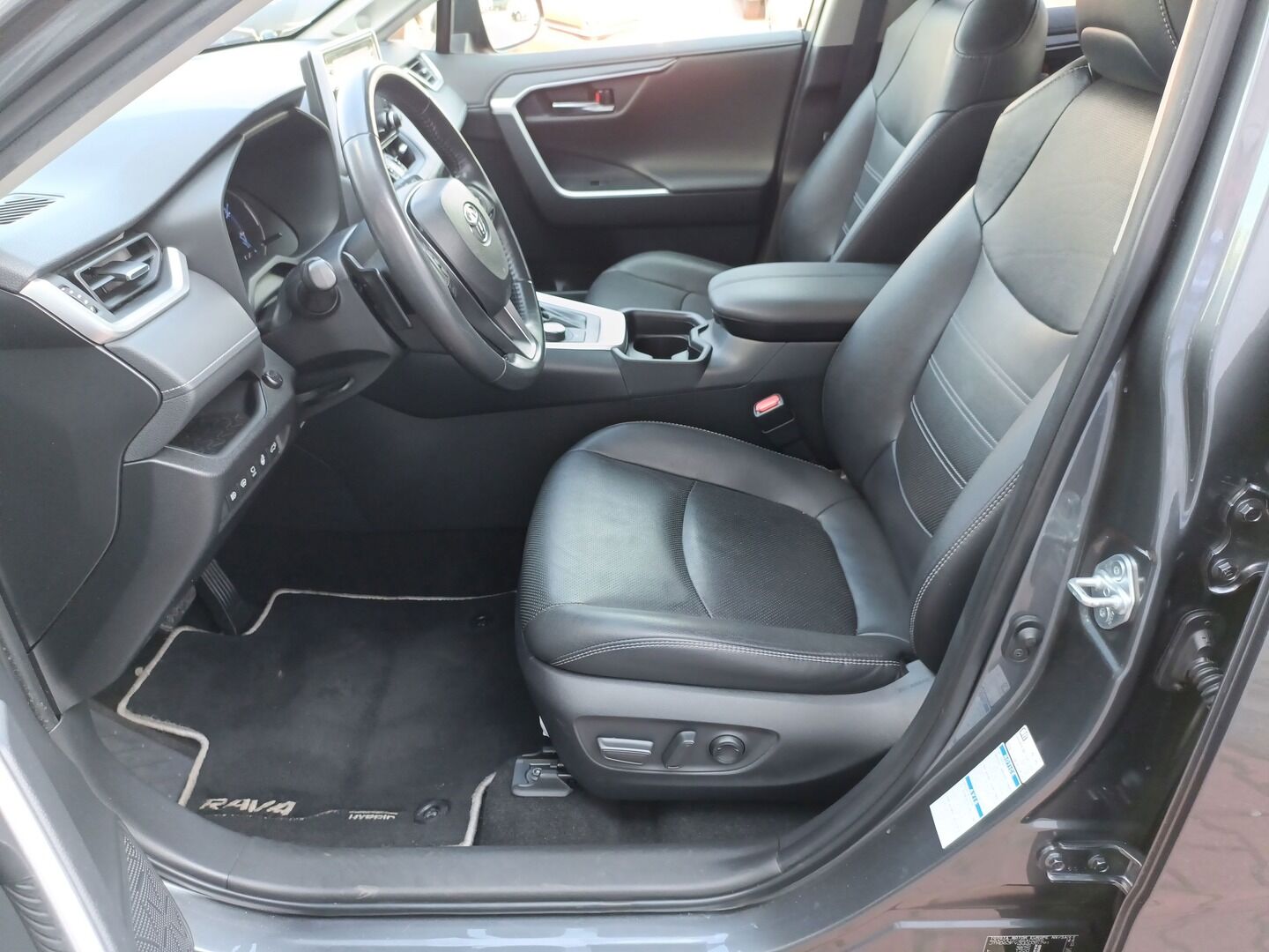 Toyota RAV4 - zdjęcie 9