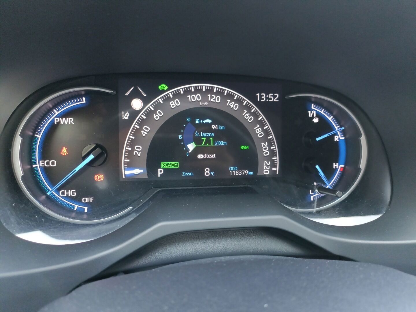 Toyota RAV4 - zdjęcie 16