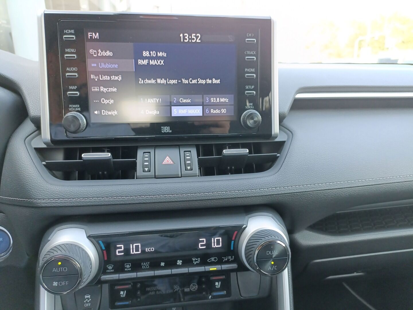 Toyota RAV4 - zdjęcie 17