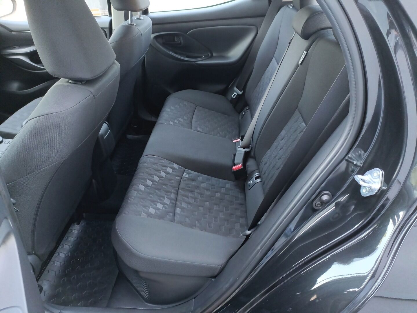Toyota Yaris - zdjęcie 10