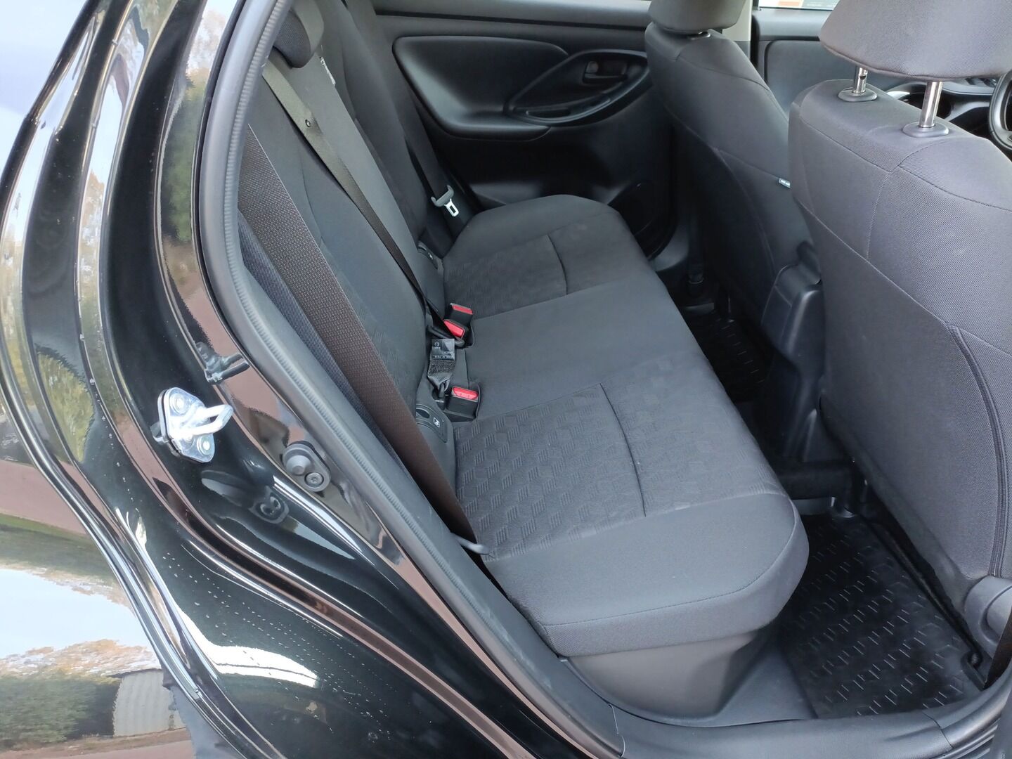 Toyota Yaris - zdjęcie 12