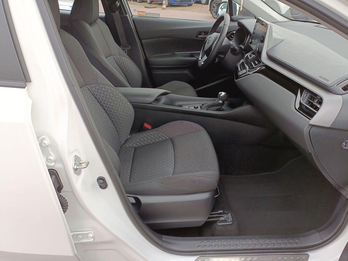Toyota C-HR - zdjęcie 11