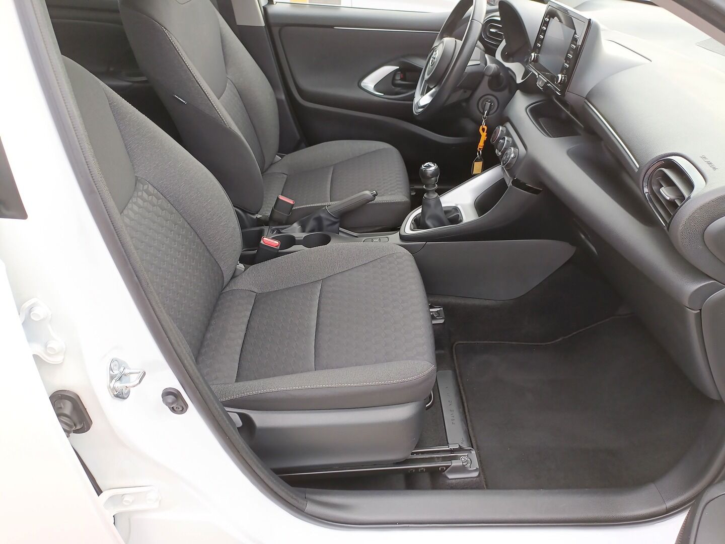 Toyota Yaris - zdjęcie 11