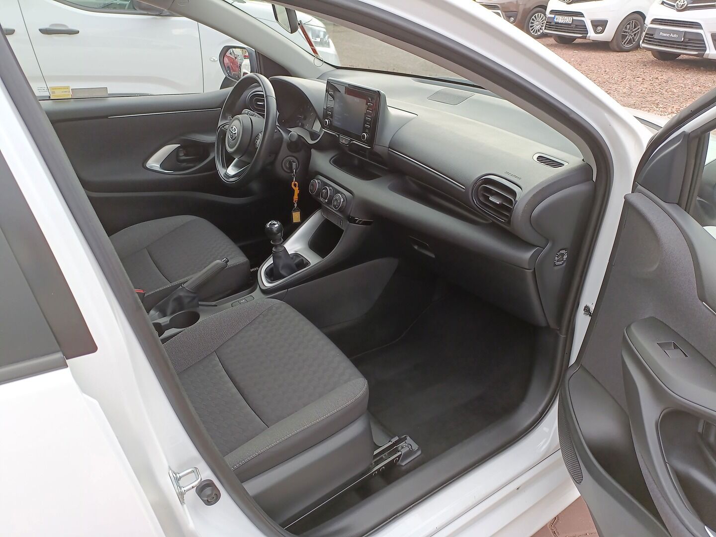Toyota Yaris - zdjęcie 17