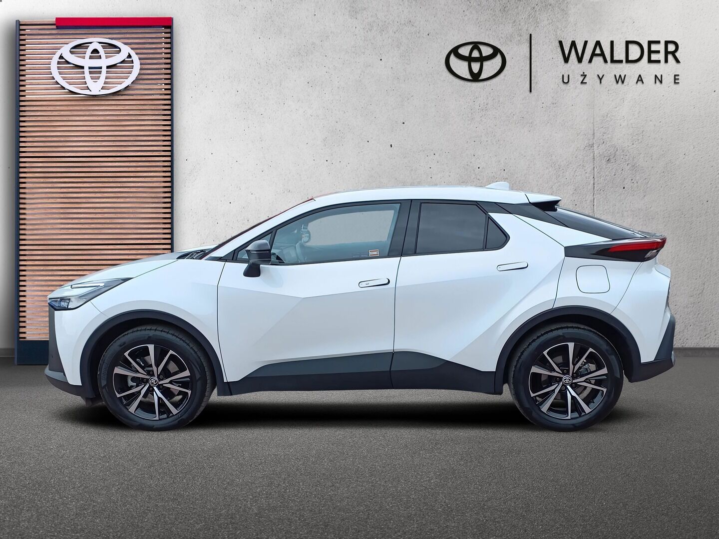 Toyota C-HR Plug-In - zdjęcie 2