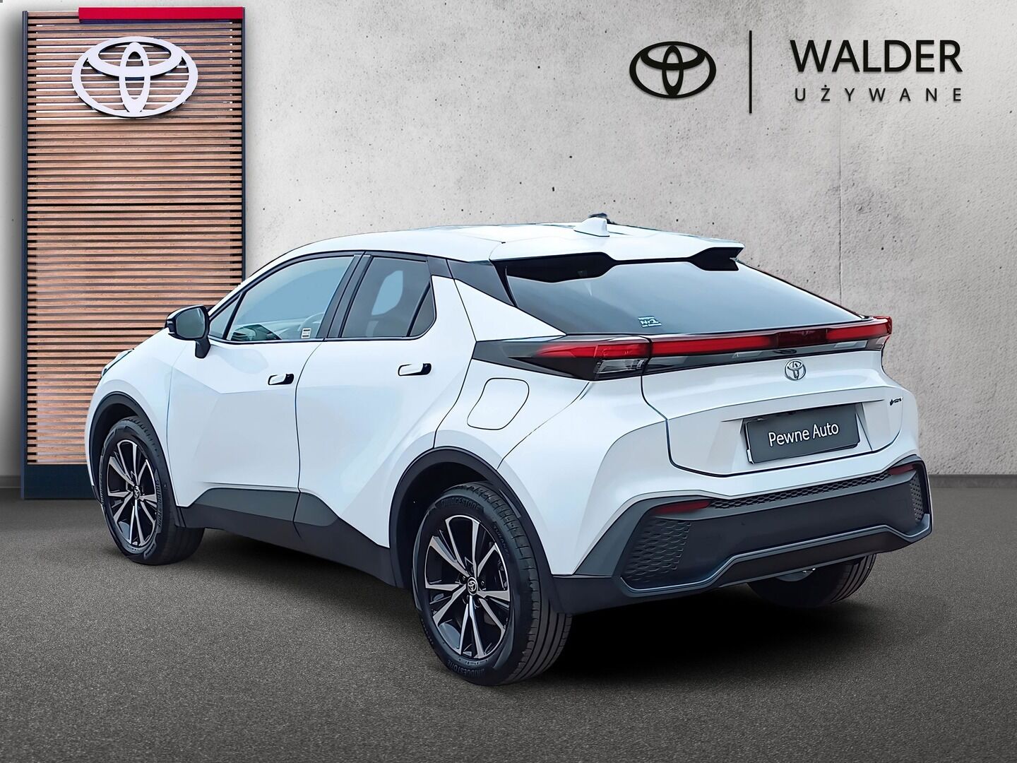 Toyota C-HR Plug-In - zdjęcie 3