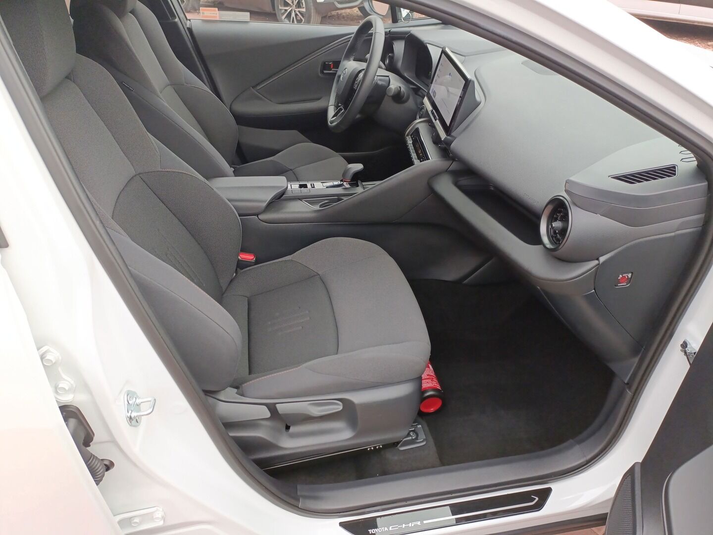 Toyota C-HR Plug-In - zdjęcie 14