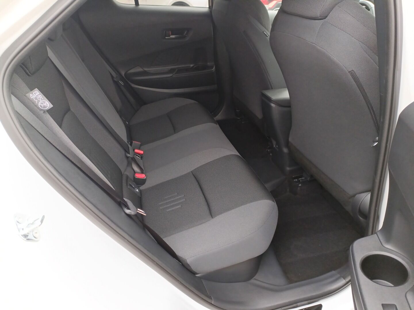 Toyota C-HR Plug-In - zdjęcie 15
