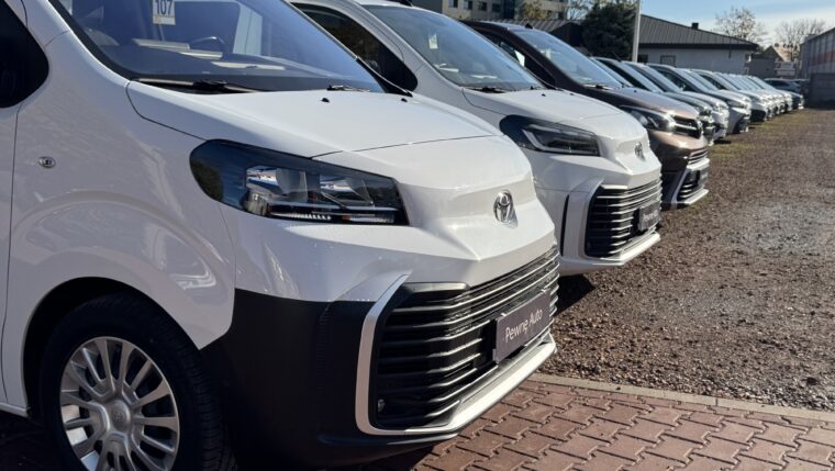 Używana Toyota Proace z programu Toyota Pewne Auto na placu w Zabrzu